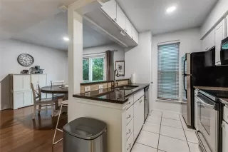 Photo #5: 21122938 Listing