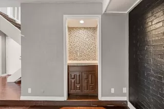 Photo #5: 21122940 Listing 