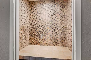 Photo #6: 21122940 Listing 