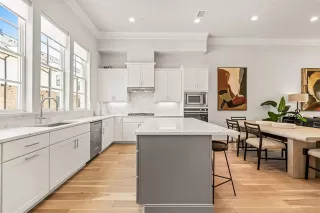 Photo #6: 21124057 Listing