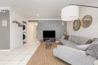 Photo #4: 21124220 Listing