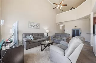 Photo #4: 21126145 Listing