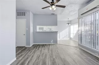 Photo #4: 21126208 Listing