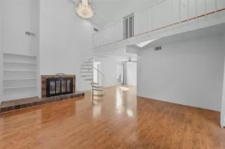 Photo #5: 21126407 Listing