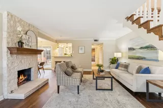 Photo #5: 21126458 Listing