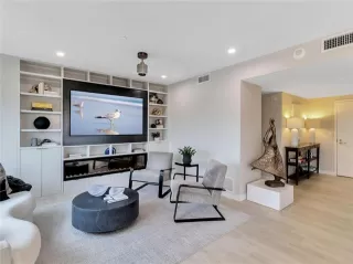 Photo #5: 21127576 Listing