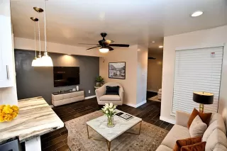 Photo #4: 21127580 Listing