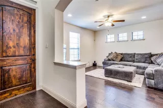 Photo #4: 21127687 Listing