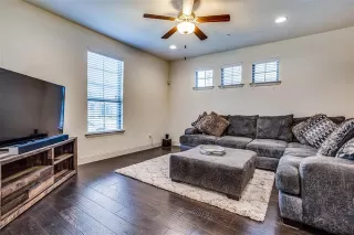 Photo #5: 21127687 Listing