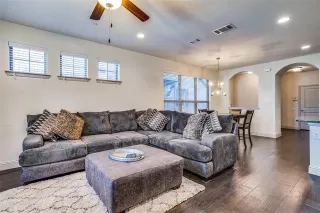 Photo #6: 21127687 Listing