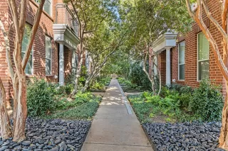 Photo #2: 21128322 Listing