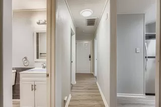 Photo #4: 21128682 Listing