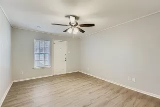 Photo #6: 21128682 Listing