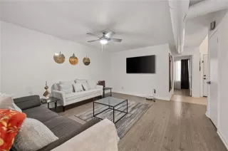 Photo #6: 21129212 Listing