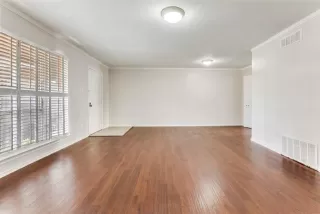 Photo #5: 21129955 Listing