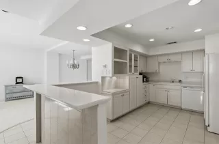 Photo #5: 21130005 Listing