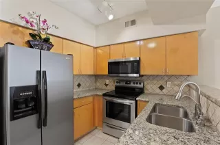 Photo #4: 21130025 Listing