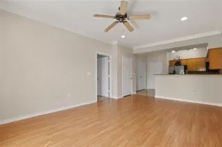 Photo #5: 21130025 Listing