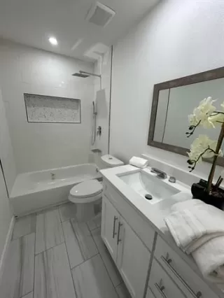 Photo #6: 21130061 Listing