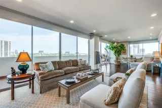 Photo #3: 21130114 Listing