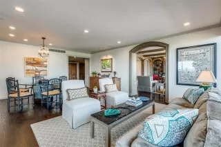 Photo #5: 21130114 Listing