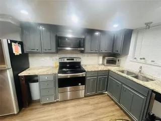 Photo #6: 21130341 Listing