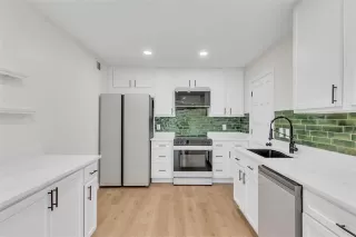 Photo #4: 21130407 Listing