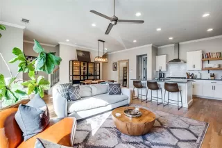 Photo #5: 21130599 Listing