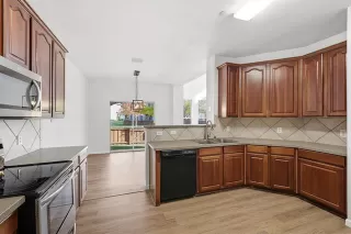 Photo #4: 21130643 Listing