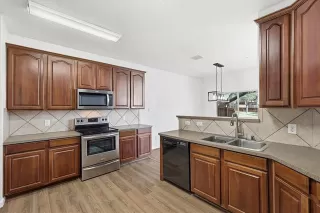 Photo #5: 21130643 Listing