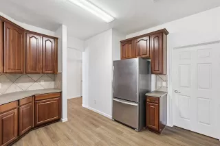 Photo #6: 21130643 Listing