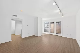 Photo #4: 21131013 Listing