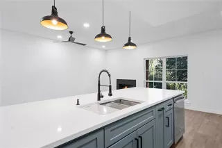 Photo #6: 21131176 Listing