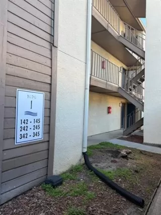 Photo #4: 21131373 Listing