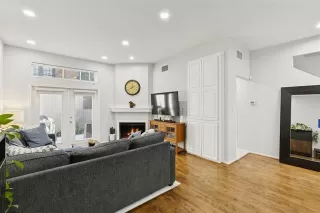 Photo #4: 21131948 Listing