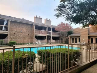 Photo #3: 21132248 Listing