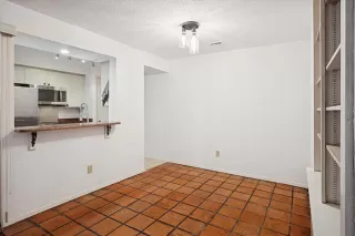 Photo #5: 21132248 Listing