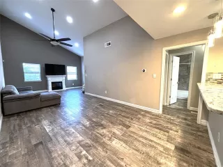 Photo #5: 21132371 Listing