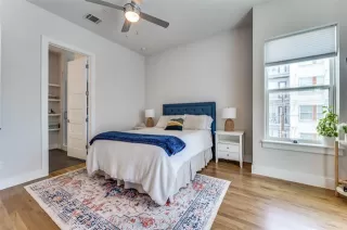 Photo #6: 21132403 Listing