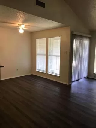 Photo #5: 21132526 Listing