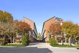 Photo #2: 21132679 Listing