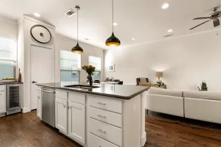 Photo #6: 21132679 Listing