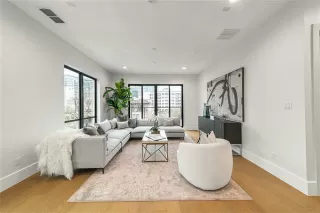 Photo #4: 21132715 Listing