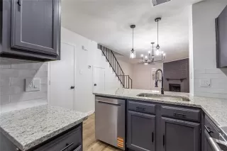 Photo #5: 21133229 Listing