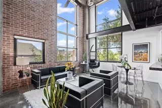 Photo #2: 21133608 Listing 