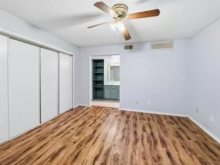 Photo #4: 21134809 Listing