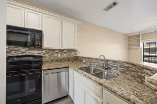 Photo #6: 21134914 Listing