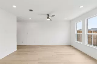 Photo #4: 21135111 Listing