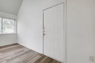 Photo #4: 21135457 Listing