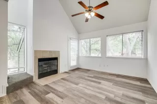 Photo #5: 21135457 Listing